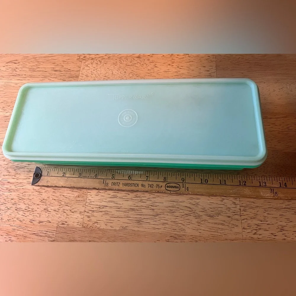 Vintage Tupperware Jadite Green #892-5 Celery Vegetable Container & Lid